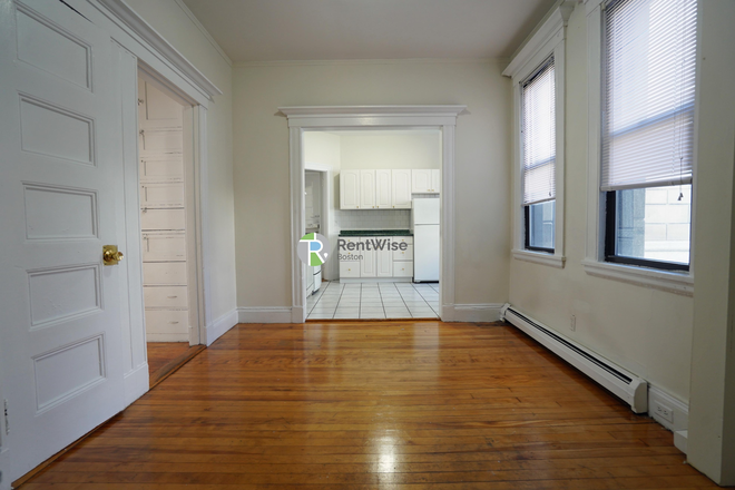 1 - SEPT 2026-Fantastic Packards 2 bed. Student OK! No broker Fee! Apartments