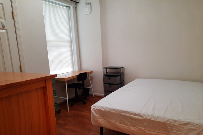 Available Bedroom 1 (Front, $1190) - Rooms available in 4 Bedroom, 2 Bath Unit for Summer Sublease Townhome