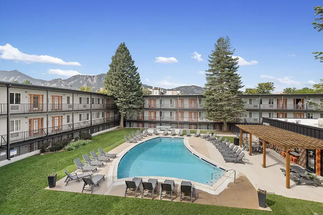 Pool - Studio Apartment Next to Campus