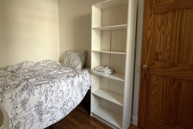 Bedroom - 3 Bedroom Apartment near Sunset Park
