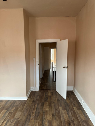 bedroom # 3 - Renovated home new hardwood floors and new appliances, near transit & Temple University
