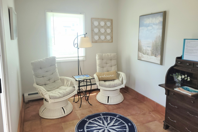 Front mud room - 2 bedroom, 1 bath, 1 block from the Ocean Mist and Matunuck Beach! Townhome