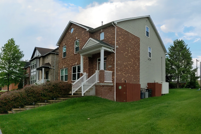 Exterior 02 - Spacious 4 bedroom, 3500 Square Foot, Single Family Home in Clayton School District