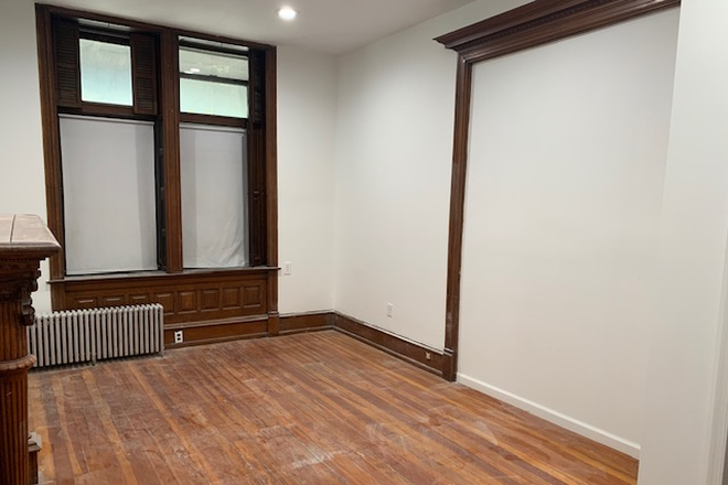 1F bedroom - 4013 Pine St - Victorian Townhome