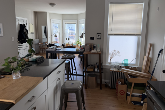Kitchen - Clean and updated one bedroom apartment