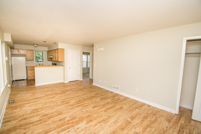 1834 18th Street Living Room - 1834 18th St. Apartments