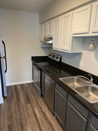 Kitchen - 633 S Dodge Street-  Near Campus! Free Internet! Apartments