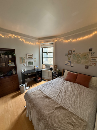 Bedroom - Summer Sublet Available – Hamlin St (4 Bed/1 Bath) Duplex