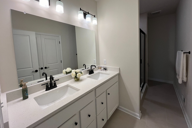 Full Bathroom with Double Sinks - Room in shared thome-Parker Blvd-West Windsor