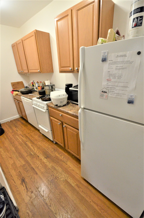 2 Bedroom at 38 Westland Ave. - AVAIL 9/1 - Gorgeous, Spacious, Updated, Sunny 2 Bedroom on Westland Apartments