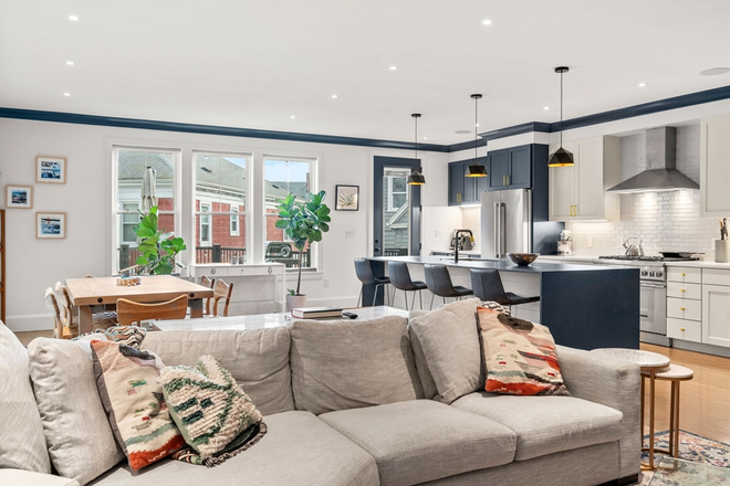Photo - Luxury Townhouse, Premier Red Line Access