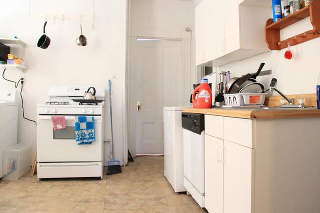 Kitchen - **NO BROKERS FEE!!** Beautiful 3 bedroom, 2 bath apartment w/ in-unit laundry