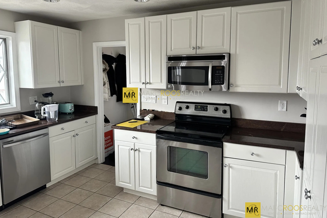 Call NOW for showings! 617-236-8600 - SUNSET RD - LUXURY 5BR NEAR TUFTS AVAIL *6/1/2026* W/ LNDRY IN BLDNG, 2 BATH, PRKNG INC, EIK, DW! Apartments