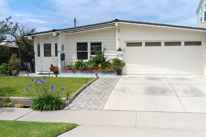 Front of house - Part of house for rent by owner