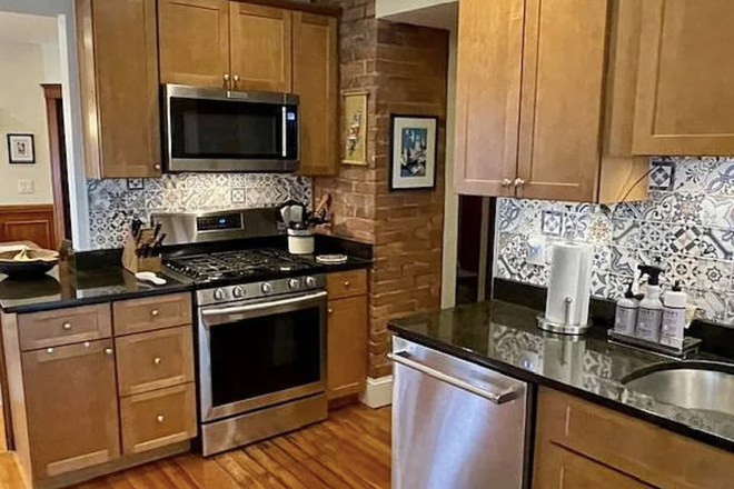 Kitchen - Room/office in Dorchester on the Red Line, easy commute