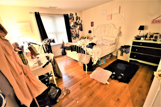 Bedroom - 3 Separate Rooms with large kitchen in Hemenway walk to Campus Apartments