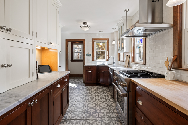 Kitchen - 61 Woodlawn Ave House