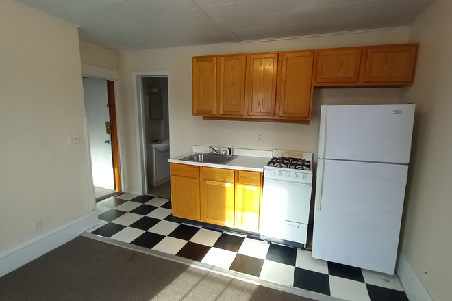 Kitchen - 5 Blocks to Campus! 1991 Marshall Ave. Two Bedrooms, Kitchen, Living Room, Bathroom, Yard a Apartments