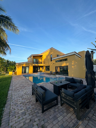 Back of home - Beautifully Furnished Nature lovers Heaven! House