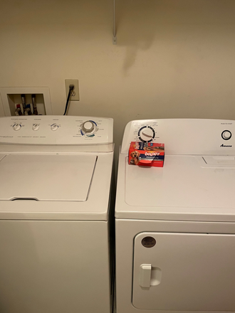 Laundry in-unit - Townhouse Room For Rent (Female)