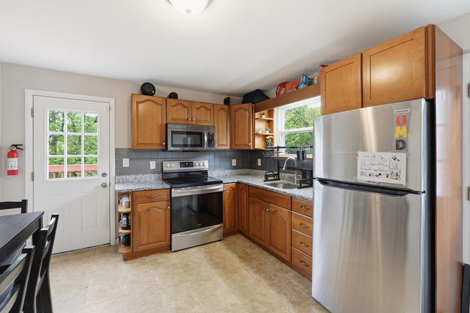Kitchen - Room in Shared 3Bed1Bath House with Backyard and Terrace