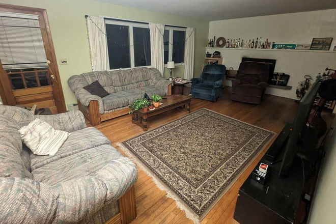 Living room - Summer sublet in Amherst Center!