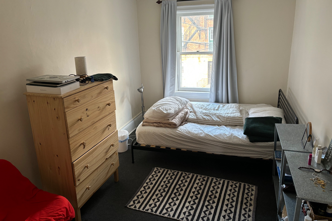 Bedroom 1 - Summer Sublet:2BR thome-Lincoln Ct-Princeton