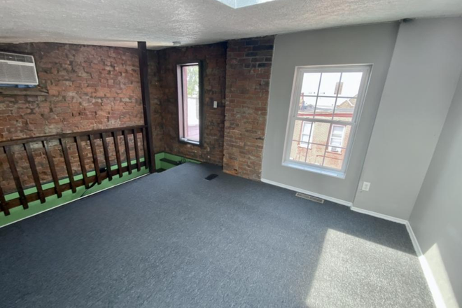 second bedroom - Cute, Artsy 2 bedroom next to campus! Across from Plaza, above Ninja grill! Duplex