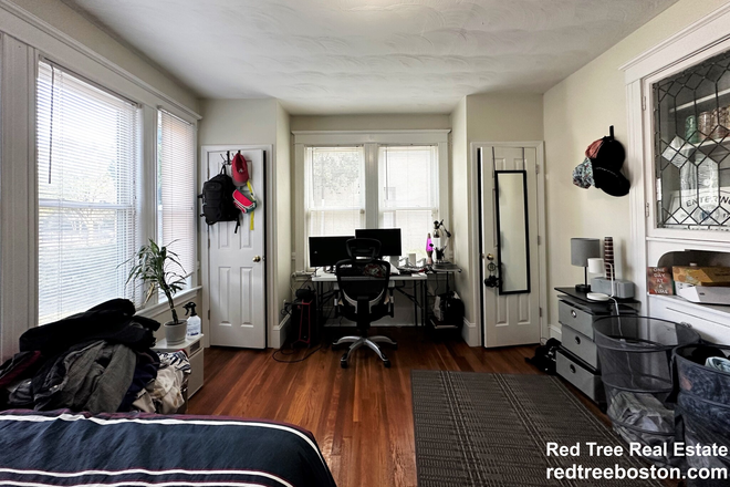 1 - BC Off Campus 4 bedroom close to South Street Avail 9/1/26 Apartments