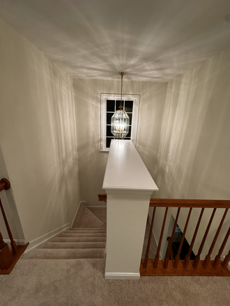 Bedroom floor hallway stairs - Room for rent in Townhouse (Groveton / South Alexandria)