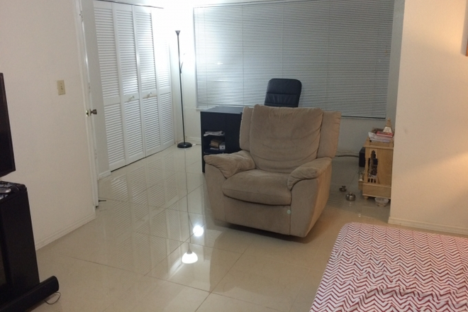 living room with tile floor - Sundance at Davie Condo