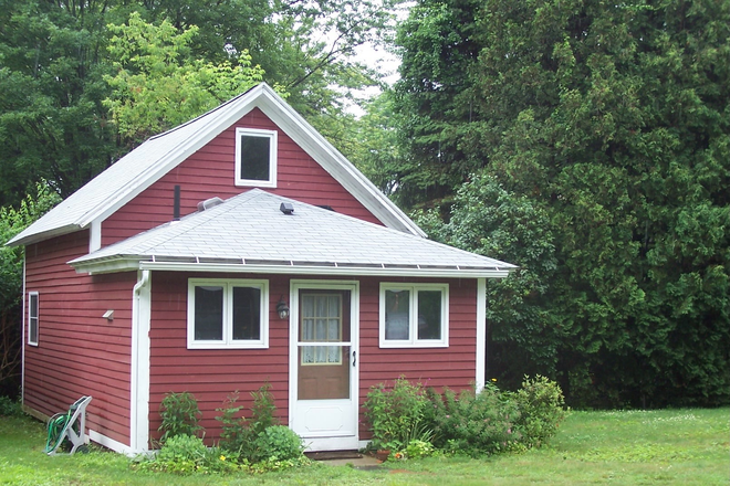 Free Standing Studio Apartment in quiet rural setting 10 mins to town - Free Standing Studio Apartment 10 mins to town