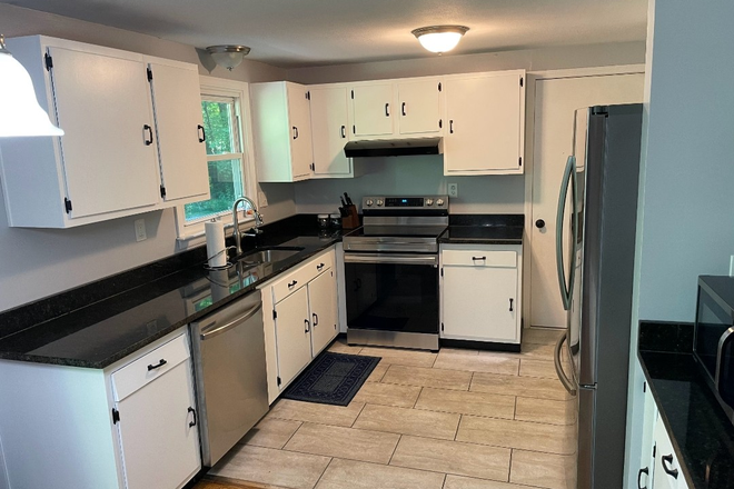 Kitchen - Spacious 4-Bedroom, 2.5-Bath Home for Rent - Available 2025-2026 School Year