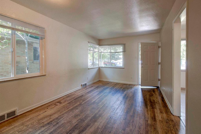 Photo - 726-728 19th St Apartments