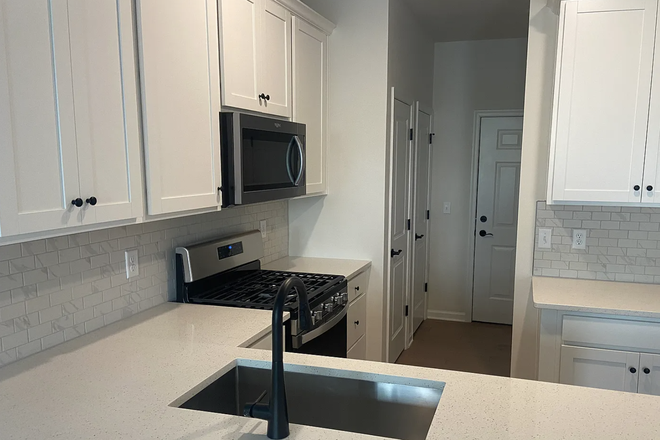 Kitchen - MODERN 2BR GEM | 0.2 Miles to Princeton Jct Station | TOP WW-P SCHOOLS Apartments