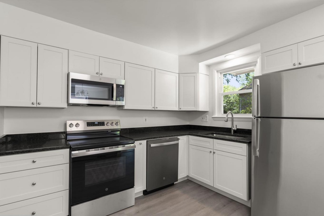 Kitchen - Premium Student Housing Near UMD | Newly Renovated | Modern Study Lounge | Cozy Shared Spaces House