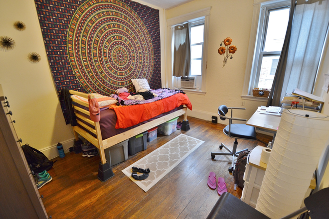 Bedroom - 2 Bedroom Apartment Split Style Available on Peterborough 9/1/2026