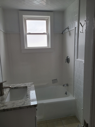 bathroom - 118 Inman Street, 2nd floor Apartments