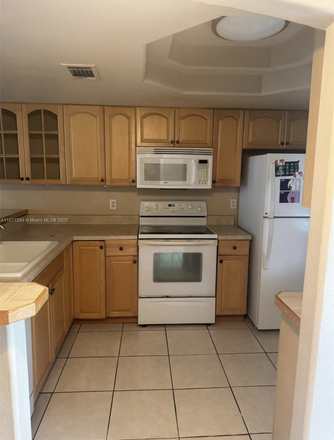 Kitchen - Updated 2BR/2BA Condo – Walk to USF!