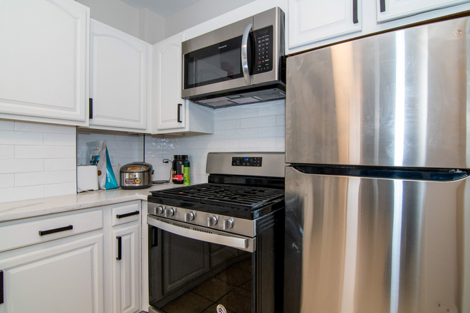 Call NOW for showings! 617-236-8550 - PARK DR - HUGE RNOVATED 4BR DUPLEX W/ SPIRAL STAIRS, 2 BATH, H&HW INC, IN UNIT W/D AVAIL *9/1/2026*