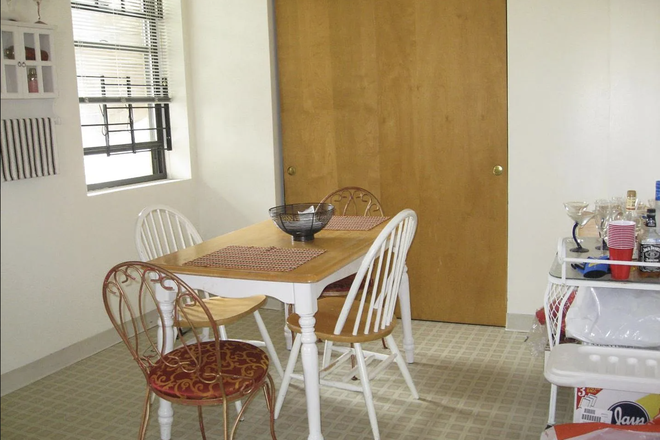 Dining Area of Kitchen - Two Bed/Two Bath apartment in Lakeview East/Boystown