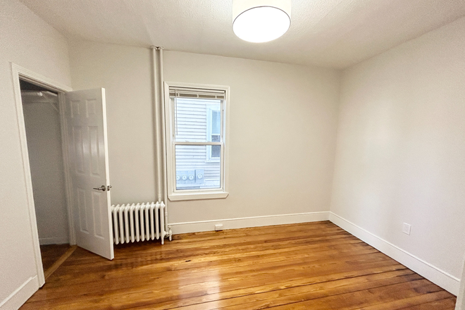 Living Space - East Cottage St 4 Bed Dorchester Apartments