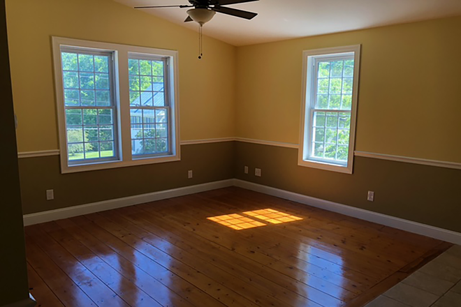 Living/Dining Room - Royalton Village Apartment
