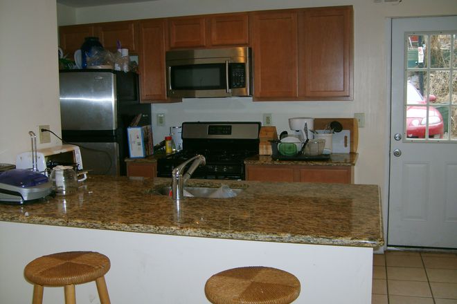 Kitchen - Fully Furnished 5BR, 2.5 Bath with Off-Street Parking in Manayunk Townhome