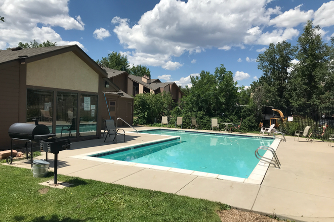 Pool/Clubhouse - Pendleton Square Condominiums