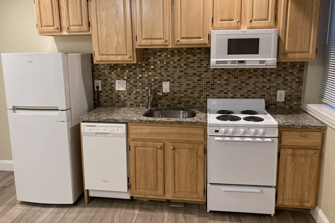 Call/text 602-317-9877 for a showing. - $1825 Room in a 2BR. Look at Pics!!