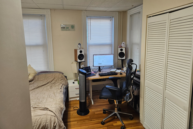 Bedroom - Close to Porter Square Red Line Stop