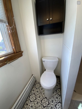 Bathroom 1 - Lincoln Apartment #11