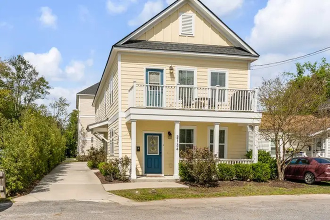 Front of duplex - 3bd/2.5bath downtown