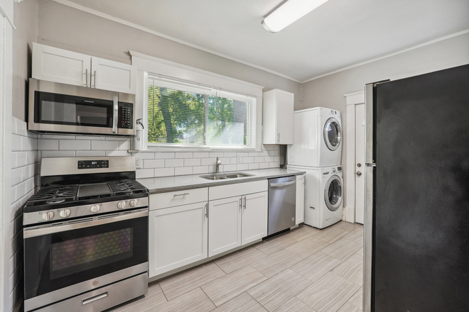 Kitchen - One bedroom in a 4-bed student home. All utilities and internet included.